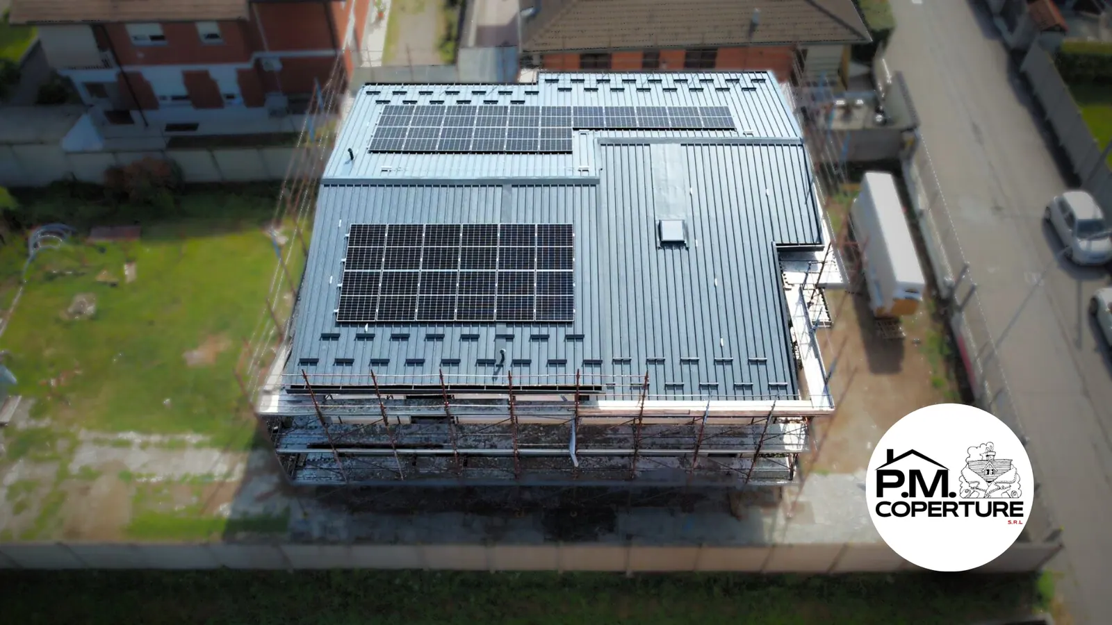 Un lavoro di P.M. Coperture: copertura industriale con impianto fotovoltaico